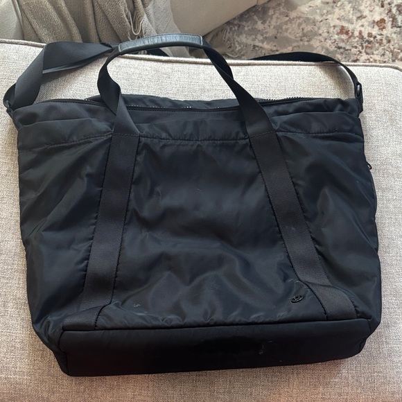 lululemon athletica Handbags - Black lululemon gym (or anything else) bag! Tons of pockets ! Men or women